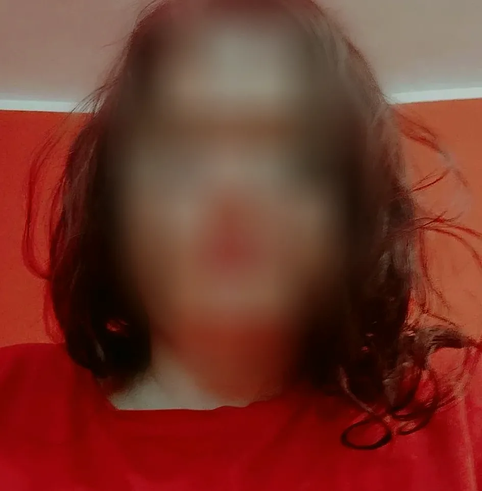 Emina, 37