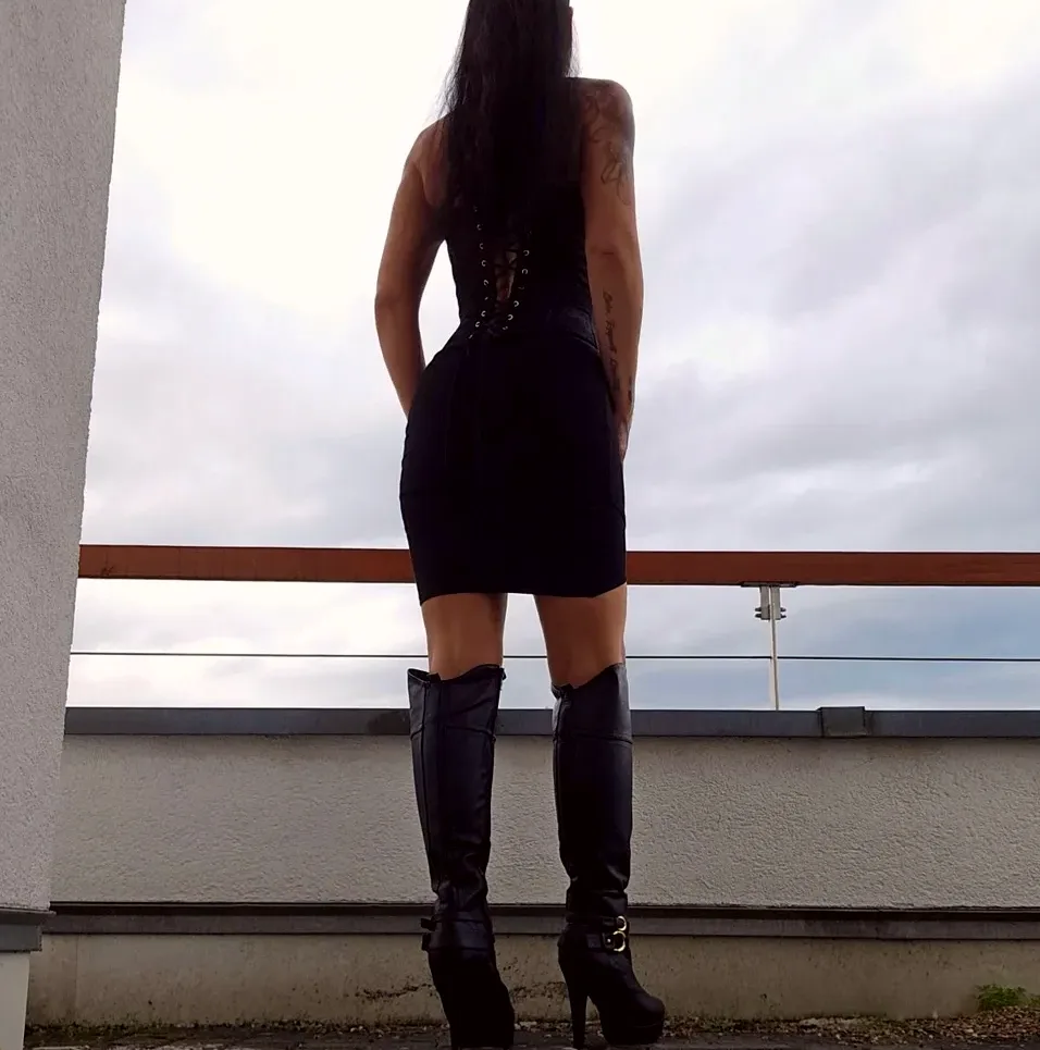 Emma, 35