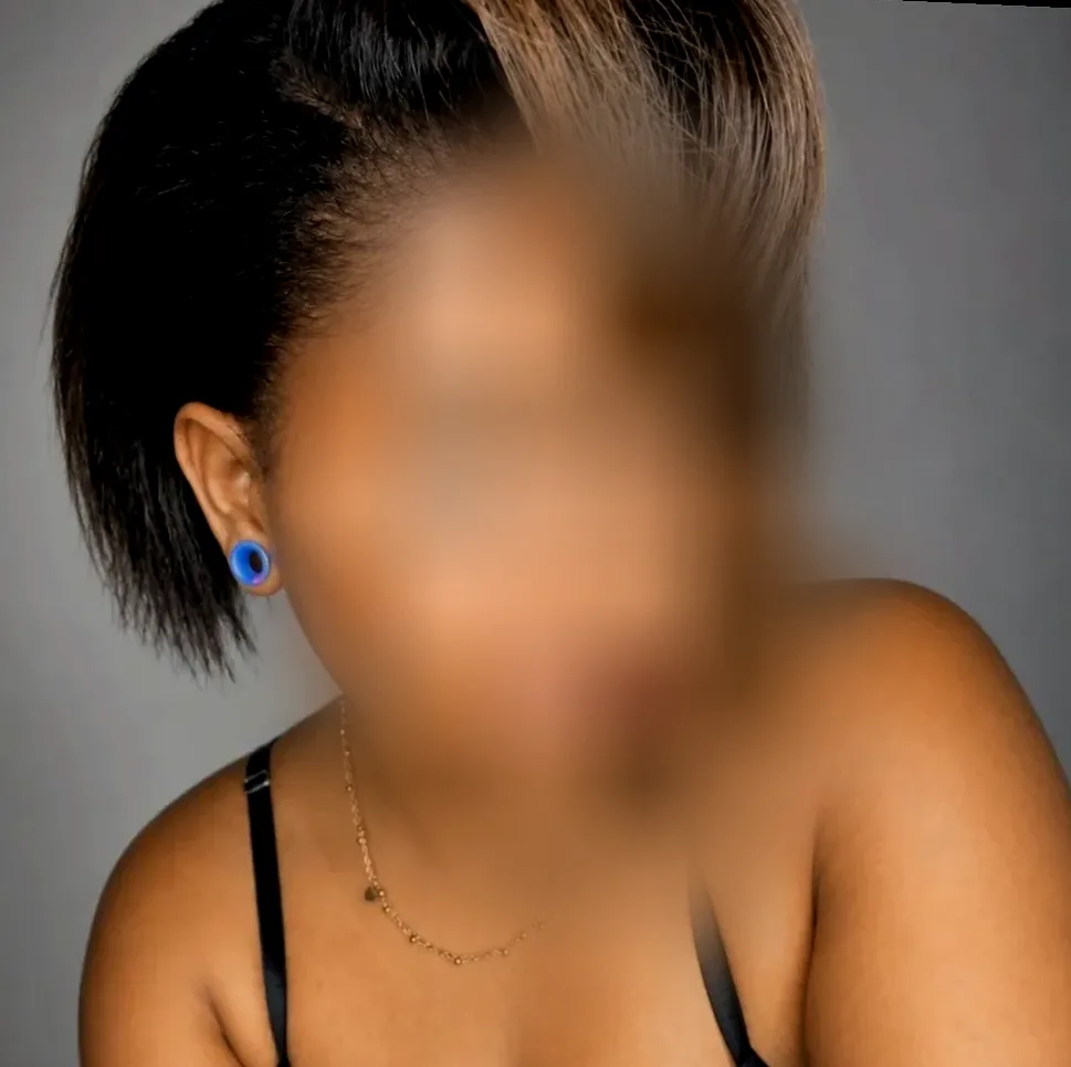 Isabelle, 29