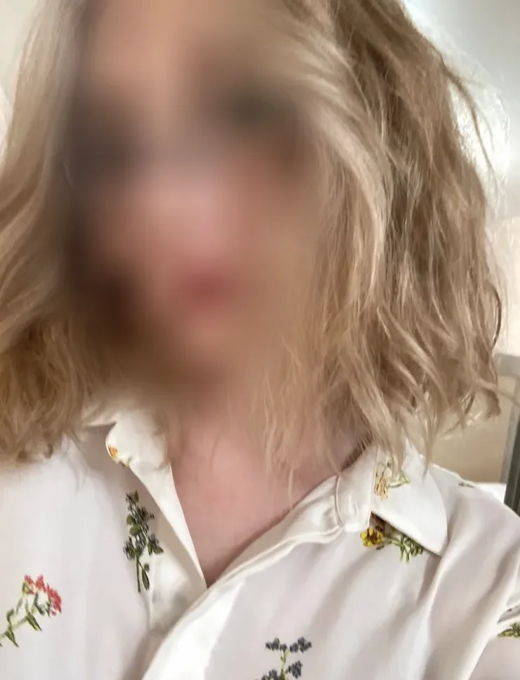 Ivana, 33