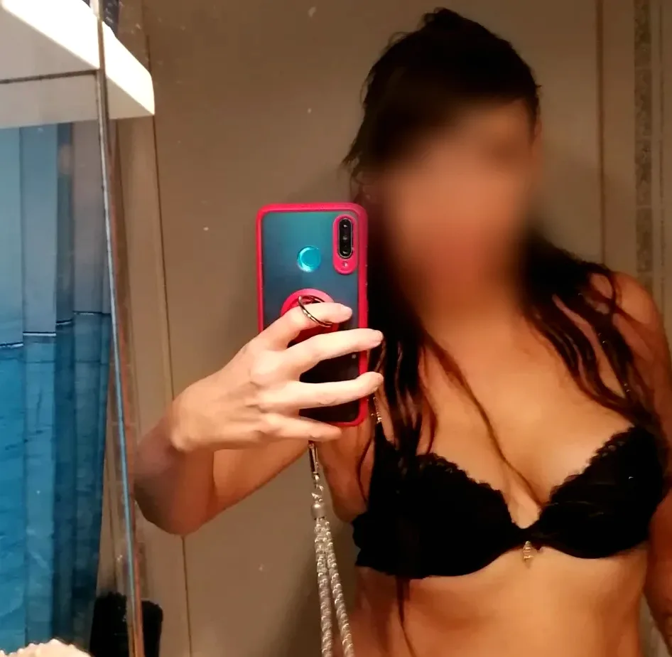 Lilly, 36