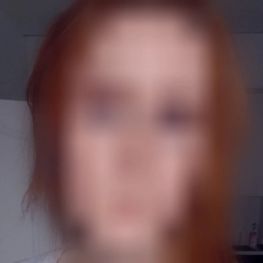 Lilly, 22