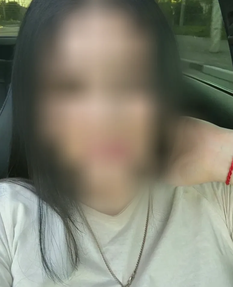 Sanela, 29